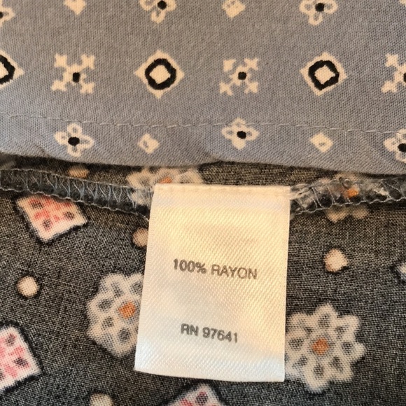 J. Jill 100% Rayon Button Down Floral Top Size S - Picture 10 of 13